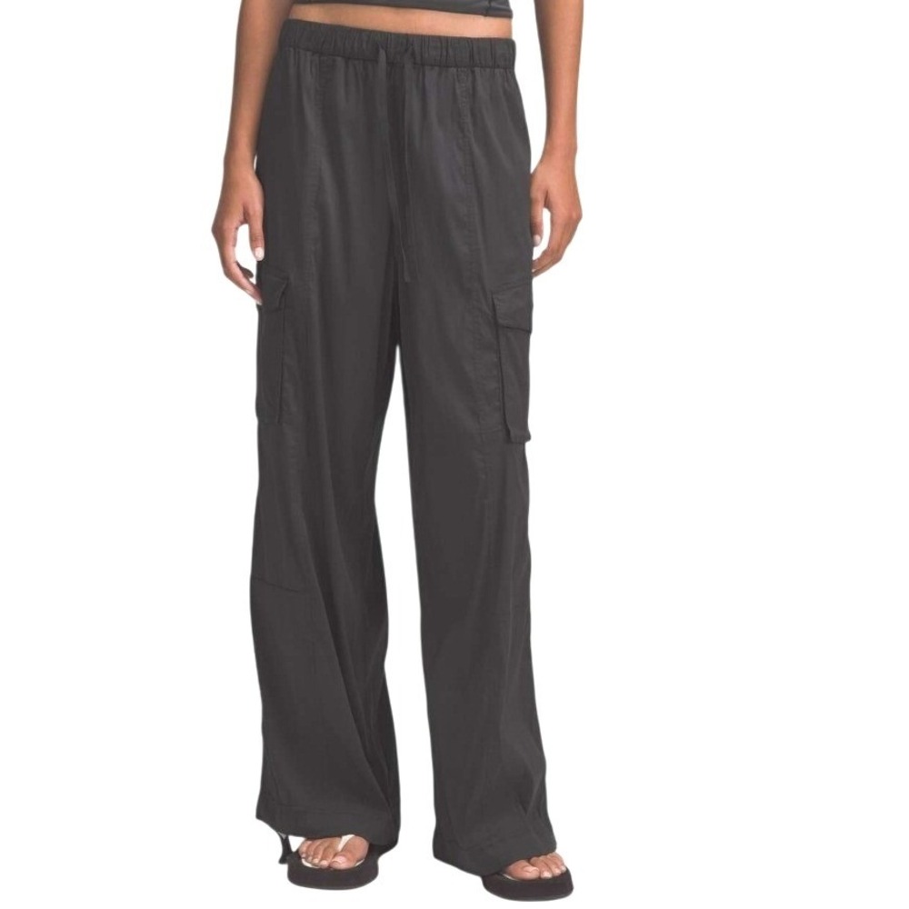 Lululemon Black Lightweight Cargo Pants LW5GD9S Relaxed Fit Cinch Hem Womens M